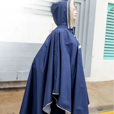 Cape-de-pluie-enfant-sur-sac-a-dos