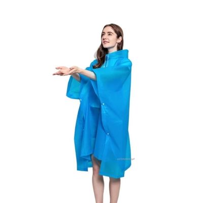 Cape-de-pluie-femme-bleue
