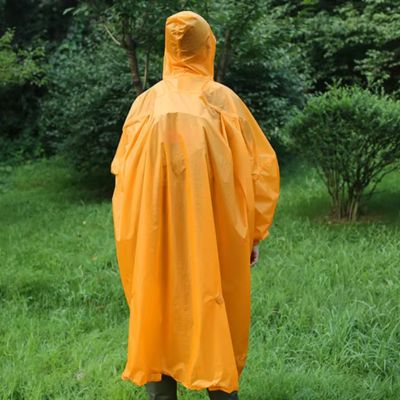 Poncho-pluie-femme-protège-sac-à-dos