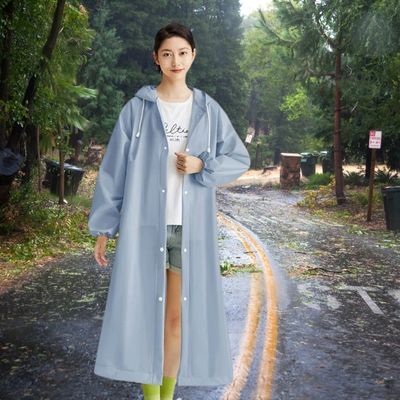 Poncho-pour-la-pluie-promenade-route-forĂȘt