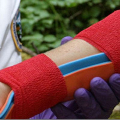 Bande maintien trousse de secours randonnée immobilise membre