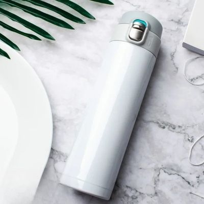Bouteille isotherme moderne polyvalente blanche