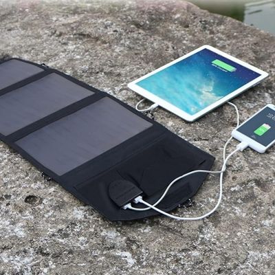 Charge deux appareils simultanément avec panneau solaire portable