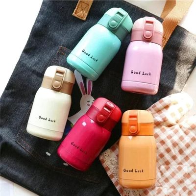 Cinq couleurs pour une petite gourde isotherme pratique
