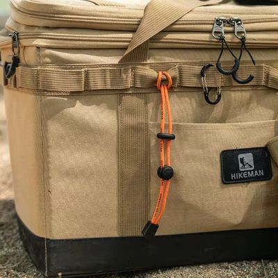 Corde élastique multifonction fixe sur sac à dos