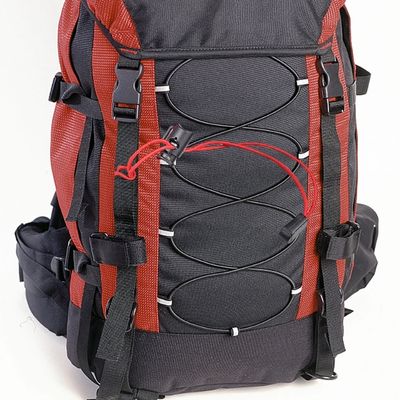 Corde élastique robuste et durable fixée sur sac à dos