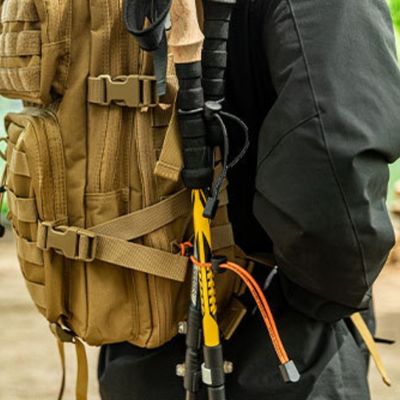 Fixation pratique des bâtons avec corde élastique multifonction