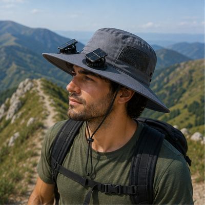 Homme avec chapeau randonnée solaire sentier crêtes vosgiennes