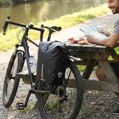 Homme sac a dos sacoche velo attaché canal