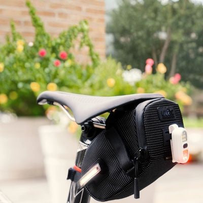 Jardin sacoche pour selle de velo fixée beau temps