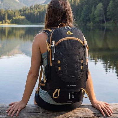 Jeune femme sac à dos randonnée confortable