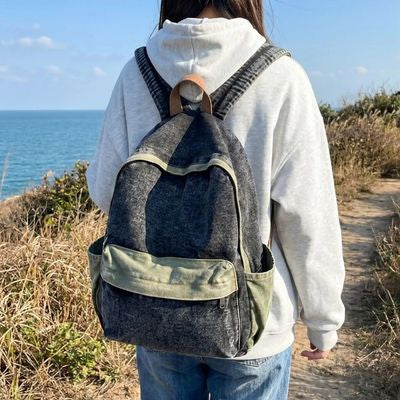 Jeune fille sac a dos primaire marche sentier douaniers