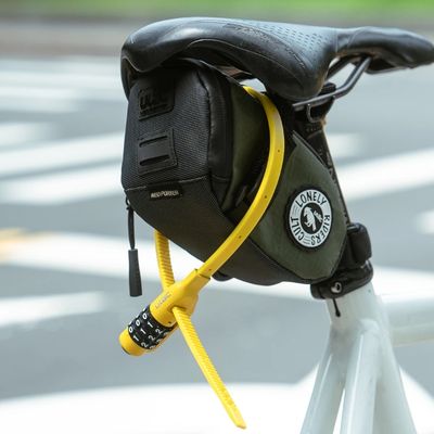 Jolie sacoche pour selle de velo verte