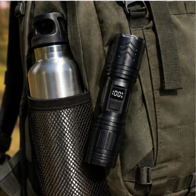 Lampe de poche rechargeable Beam en randonnée
