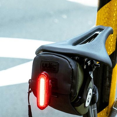 Lumière accrochée sacoche pour selle de velo