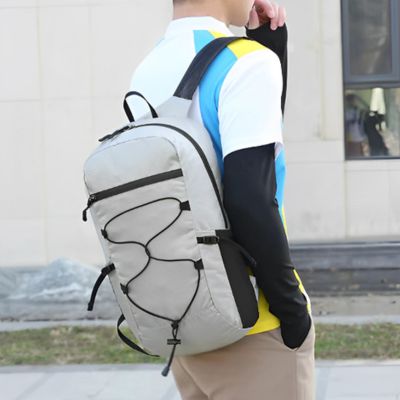 Petit sac a dos homme imperméable sur l'épaule