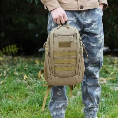 Petit-sac-a-dos-tactique-poignée