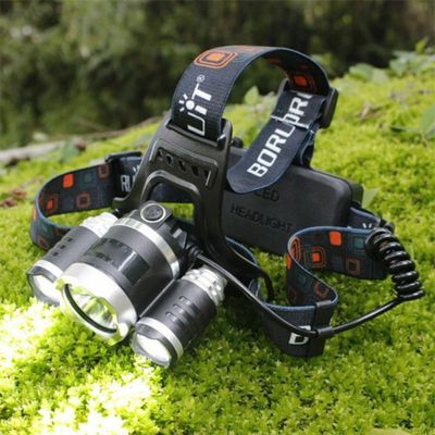 Présentation lampe frontale rechargeable grande autonomie posée mousse