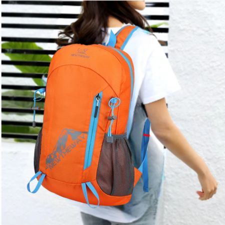 Sac à dos femme imperméable déplacement en ville