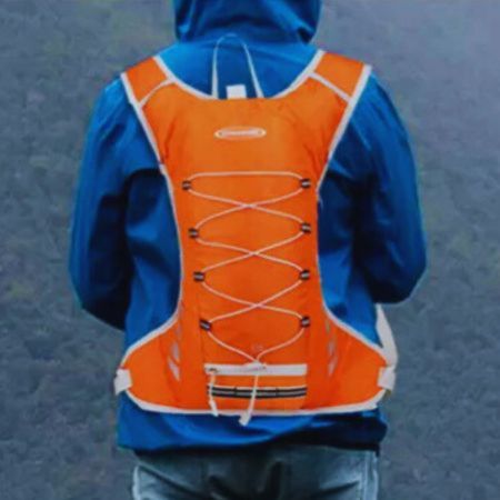Sac-hydratation-randonnee-sous-la-pluie