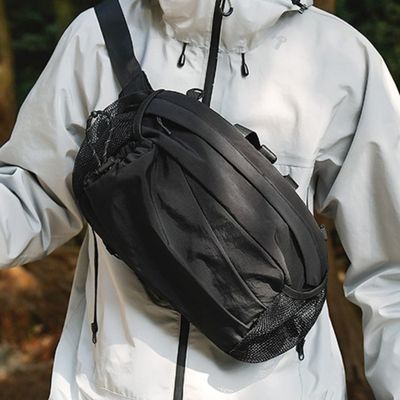 Sacoche banane pour homme portée buste avec bandoulière