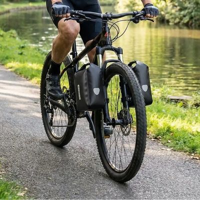 Sacoche fourche velo fixée tube fourche