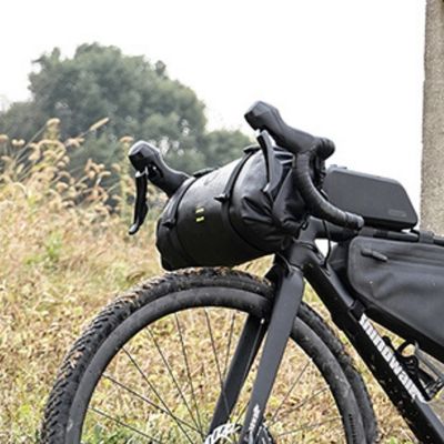 Sacoche guidon pour velo fixée posée herbe