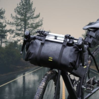 Sacoche guidon pour velo montée temps gris pluvieux