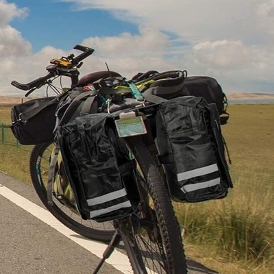 Sacoche porte bagage vélo attachée route dunes mer