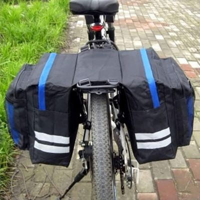 Sacoche porte bagage vélo fixée allée parc