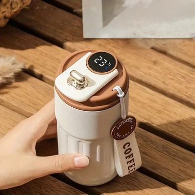 Tasse isotherme café tient facilement main