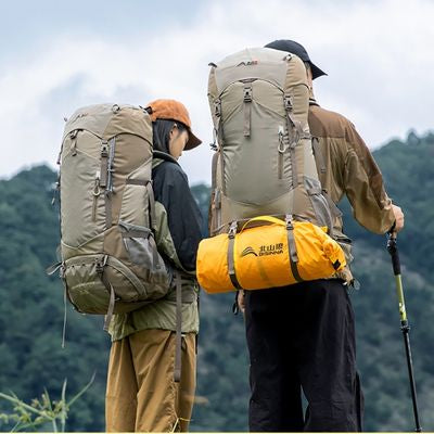 Tente trekking 2 places attachée bas sac à dos