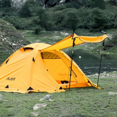 Tente trekking 2 places auvent supporté par bâtons marche