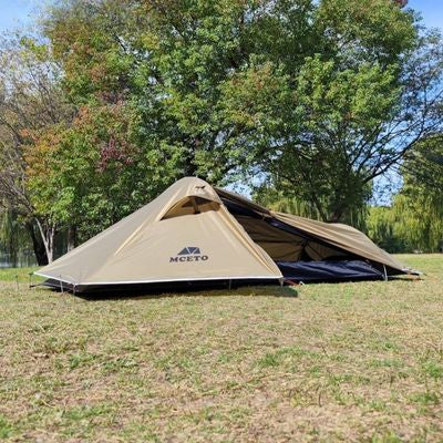 Tente ultra légère 1 place installée près arbres