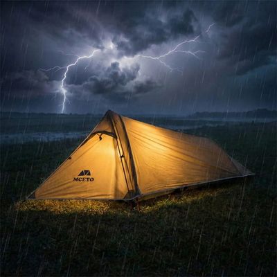 Tente ultra légère 1 place installée sous orage