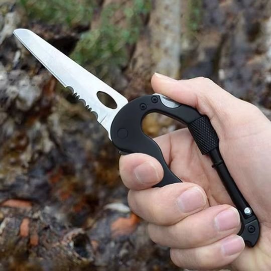 Un couteau de survie comme extension facile main