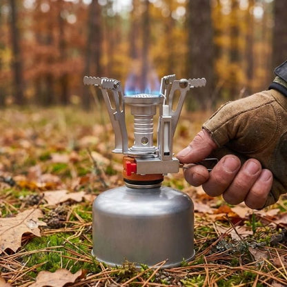 Allumage piezo du réchaud gaz MiniFlam en forêt d'automne